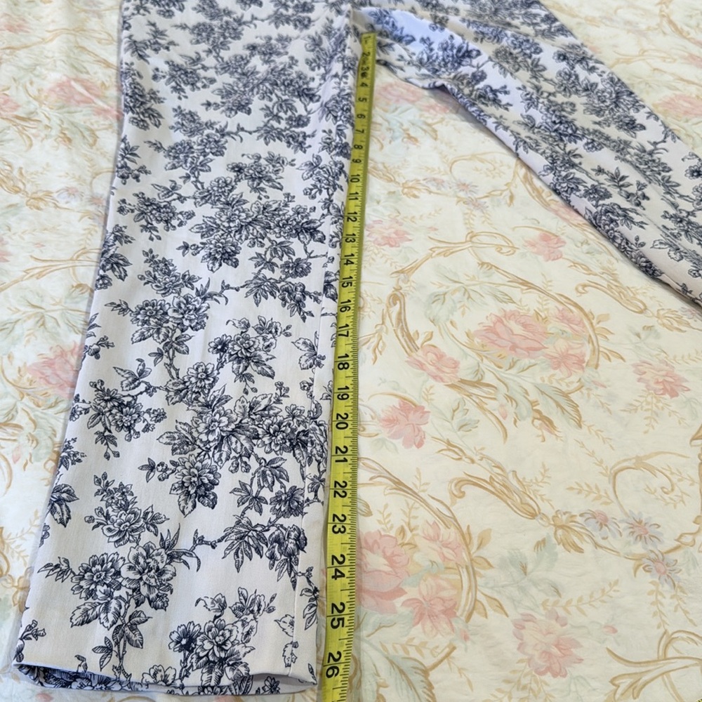 NWT Mario Serrani Floral Print Pants w Tummy Control Size 4 x 27 - Picture 8 of 14